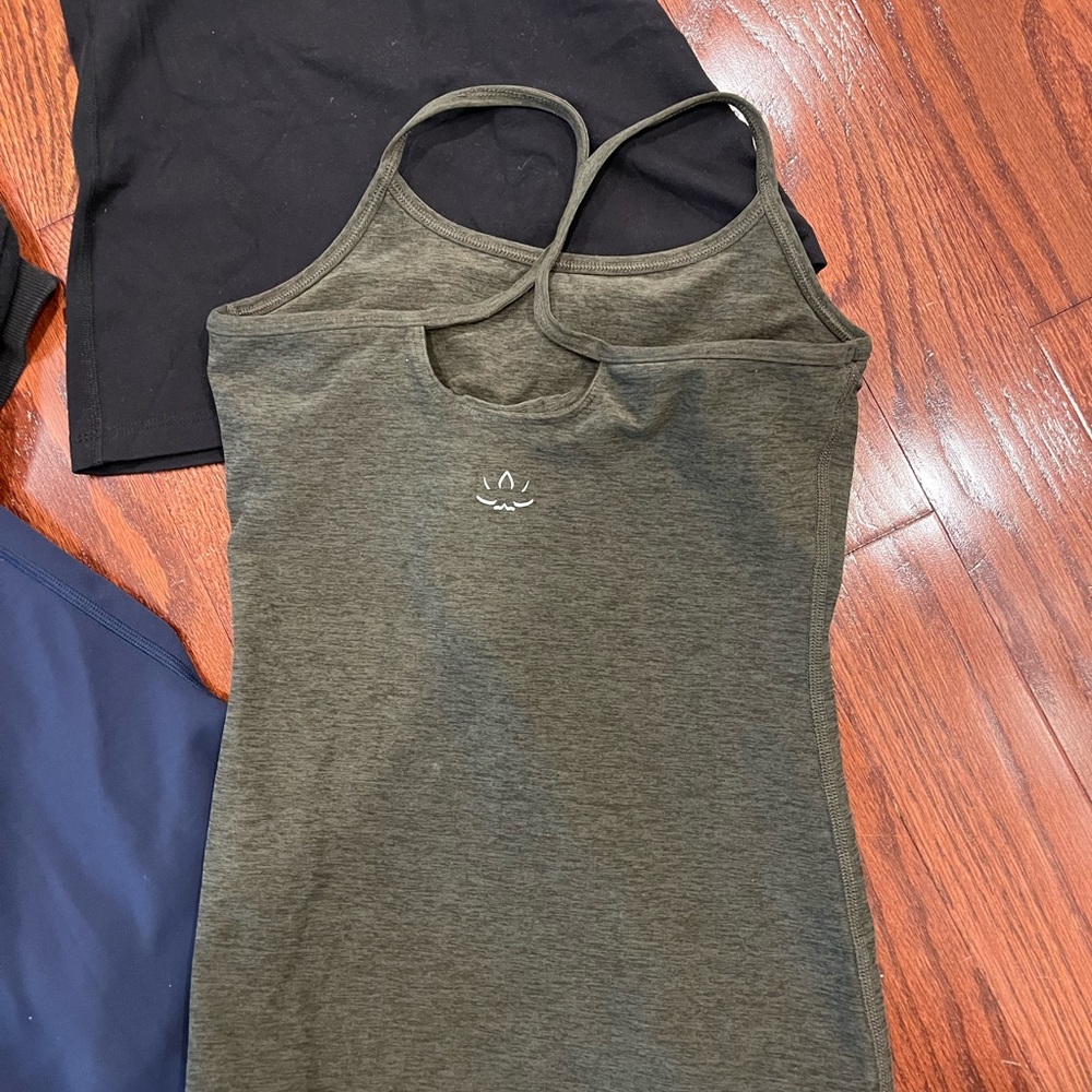 Beyond yoga tank top size xs built in bra